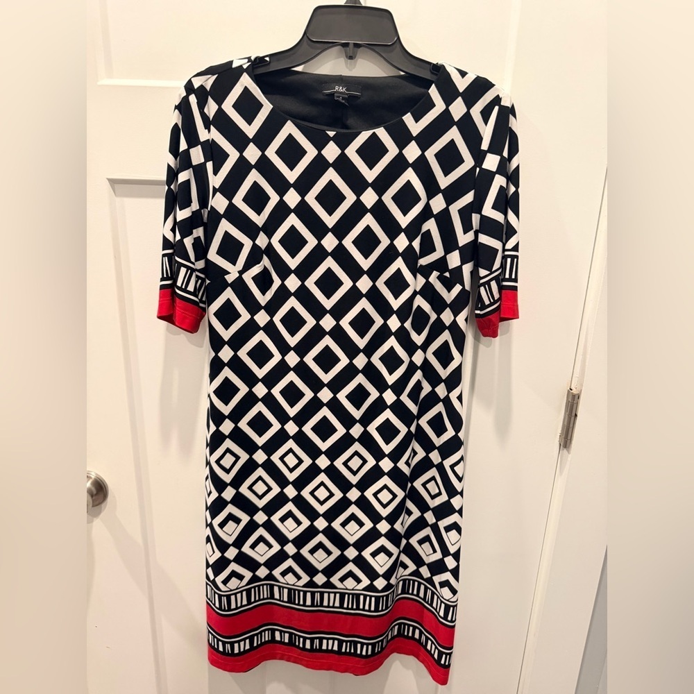 R&K Size 8 Black White Geometric Shift Dress Red Border Trim Stretch Midi